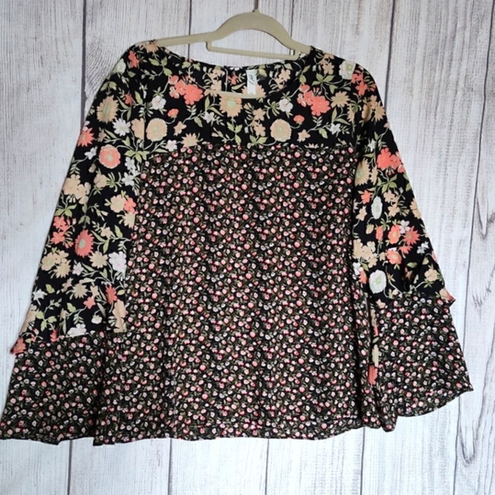 Whimsical NY Collection  Bell Sleeves Ruffle Detail Bohemian Top Size Large
